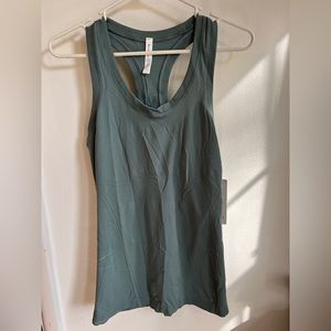 Athleta Momentum Tank Size Medium